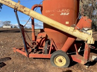 New Holland 352 Mixall Hammer Mill