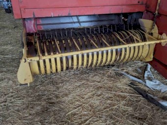 Small Square Baler - New Holland 568