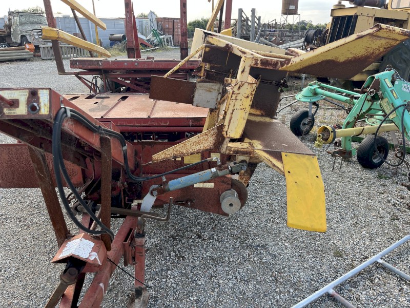 New Holland 1012 Hay Bale Wagon