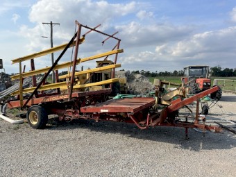 New Holland 1012 Hay Bale Wagon