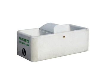 Rectangle 4ft Stockyard Water Trough . 130Lt capacity. Comes with float valve and float cover.