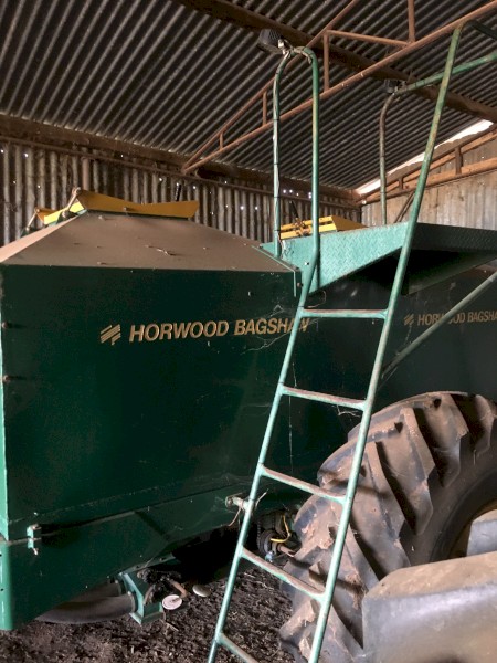 Simplicity 5700 Litre Air Seeder, A-Bar and 55 Tyne Seeding Kit