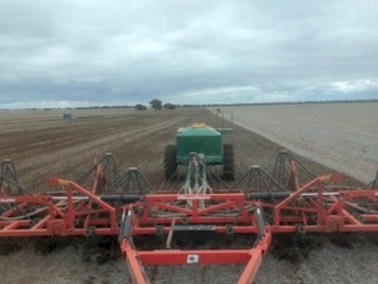 Simplicity 5700 Litre Air Seeder, A-Bar and 55 Tyne Seeding Kit
