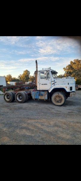 International S-Line Farm Truck