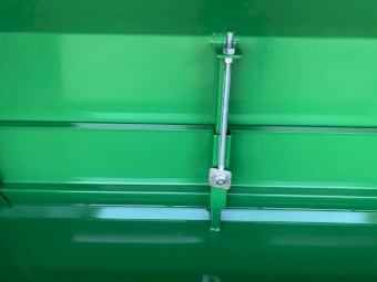 1.4 ton Hansen Engineering lick type grain feeder brand new