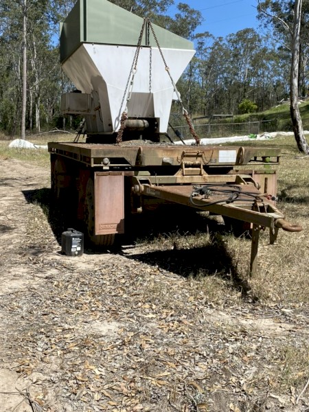 1989 Haulmark 2DT Dog Trailer (Spare Tyre)