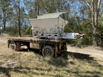 1989 Haulmark 2DT Dog Trailer (Spare Tyre)