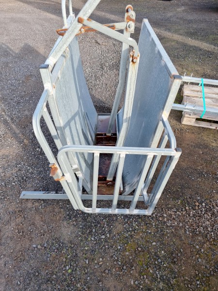Norton calf cradle