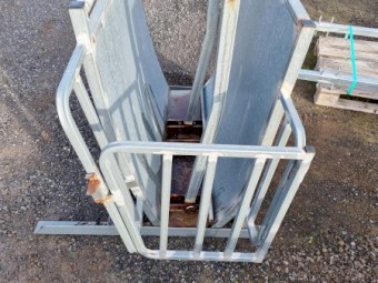 Norton calf cradle