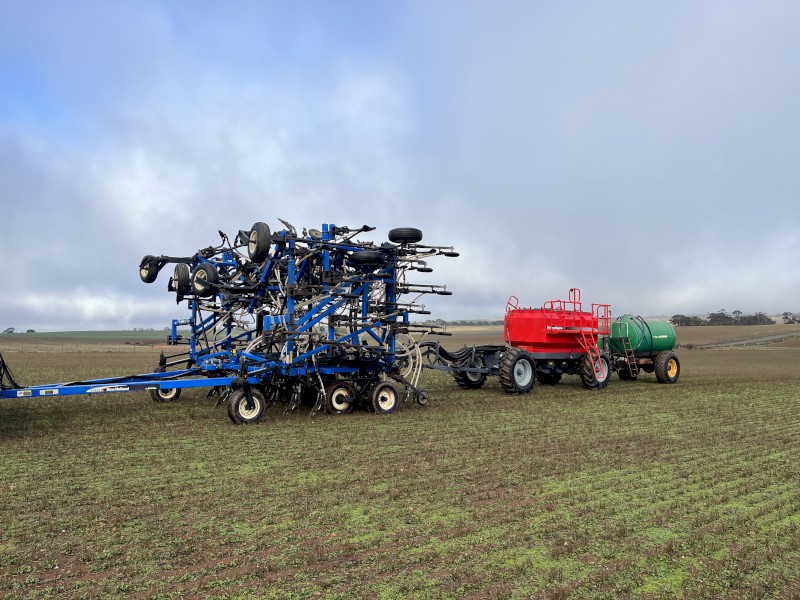 New Holland ST830 & Liquid Cart