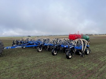 New Holland ST830 & Liquid Cart