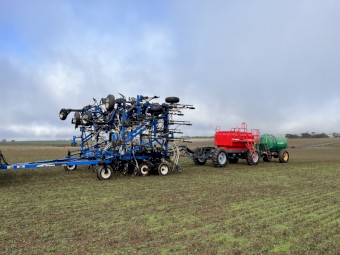 New Holland ST830 & Liquid Cart