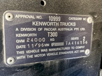 1996 Kenworth T300