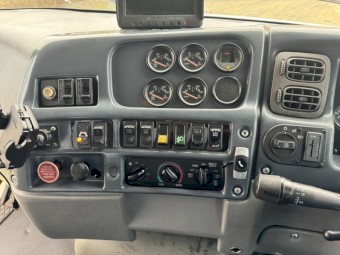 1999 Sterling LT9500 6x4 Tray