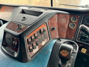 2007 Kenworth K104B 6x4
