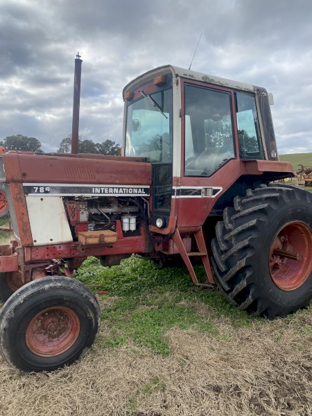 International 786 Tractor With Linkage 