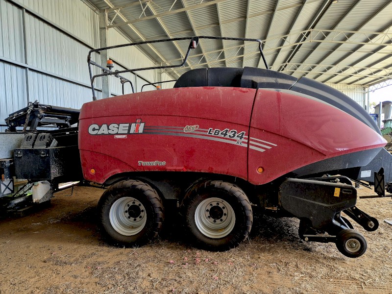 Case LB434XL baler