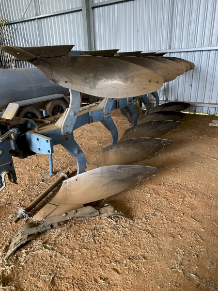 **Price reduced** Overum Mouldboard Plough