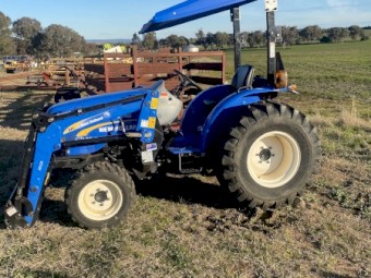 2017 New Holland Workmaster 40 Tractor Loader