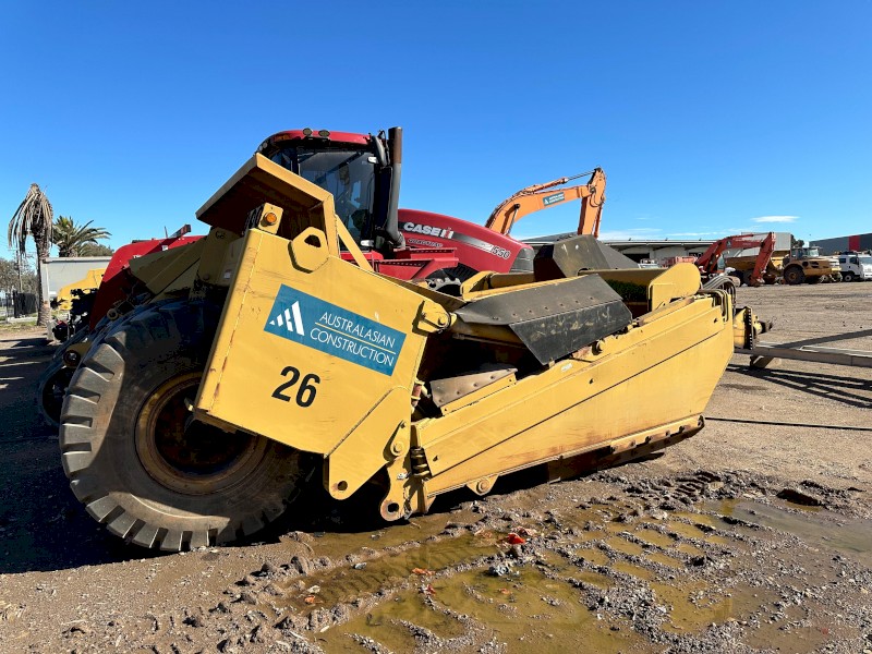2007 CAT Scraper