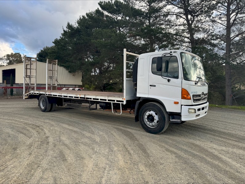 2006 Hino GH1J 4x2 Tray Truck with Ramps