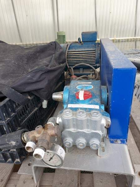 Cat Pump with Motor
