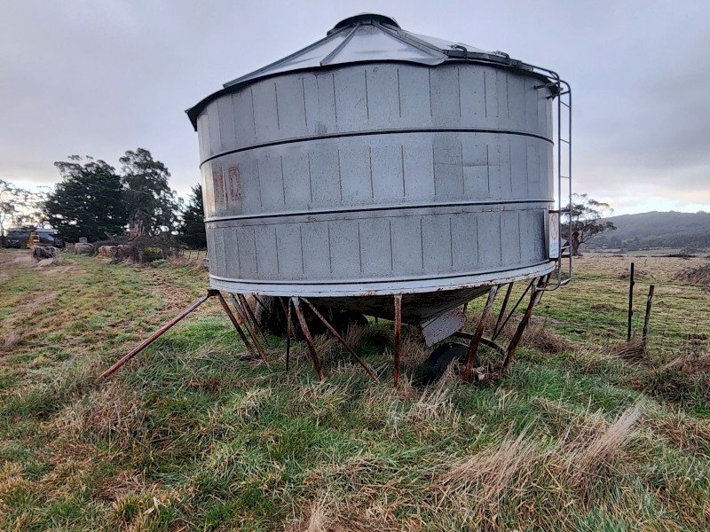 Nelson field bin
