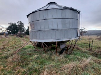 Nelson field bin