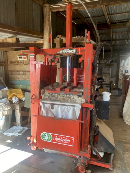 Sunbeam Hydraulic Woolpress