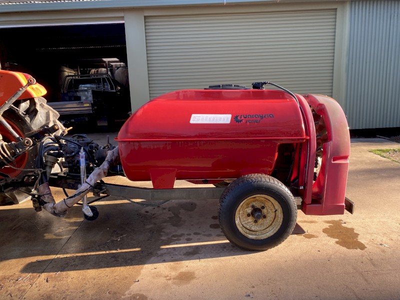 Vineyard sprayer 