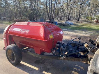 Vineyard sprayer 