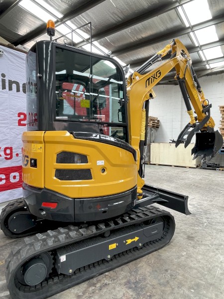 MXG Excavator SE28U（2800KG）Yanmar 3TNV80F Diesel Engine, zero-tail swing and boom swing functions mini excavator