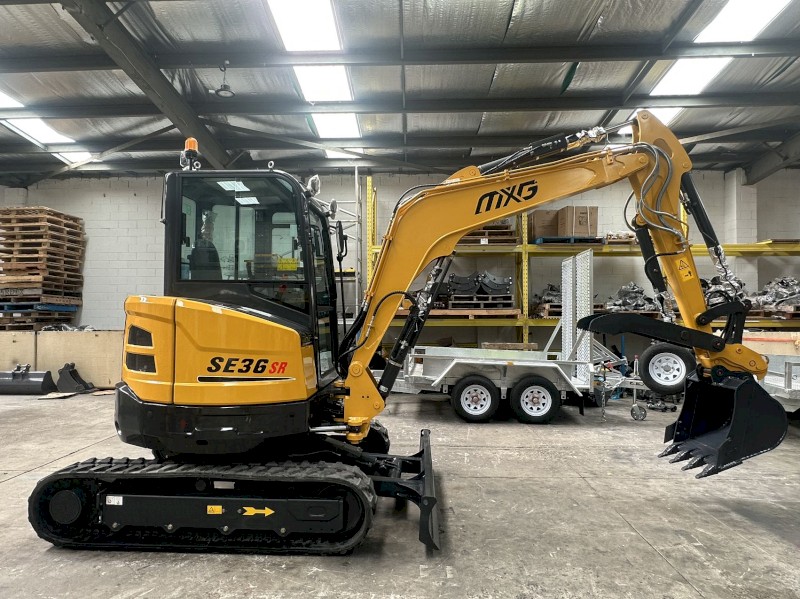 MXG SE36SR Excavator (3.8T).two patter control,air con,mini excavator