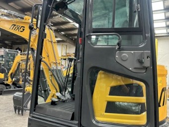 MXG SE36SR Excavator (3.8T).two patter control,air con,mini excavator