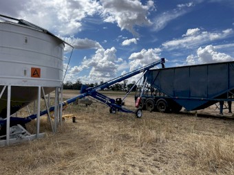 2022 Brandt 842 Auger with Jockey 3rd Wheel Attachment