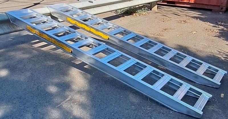 3000KG Aluminium Loading Ramps Heavy Duty 3.2M Set of 2