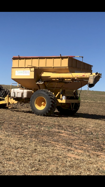 2009 Farm Store 18 tonne Chaser Bin