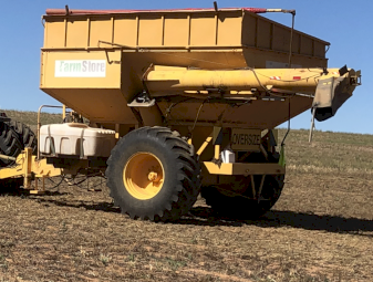 2009 Farm Store 18 tonne Chaser Bin