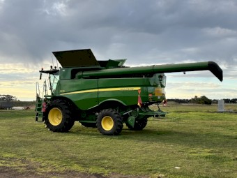 2014 John Deere s670