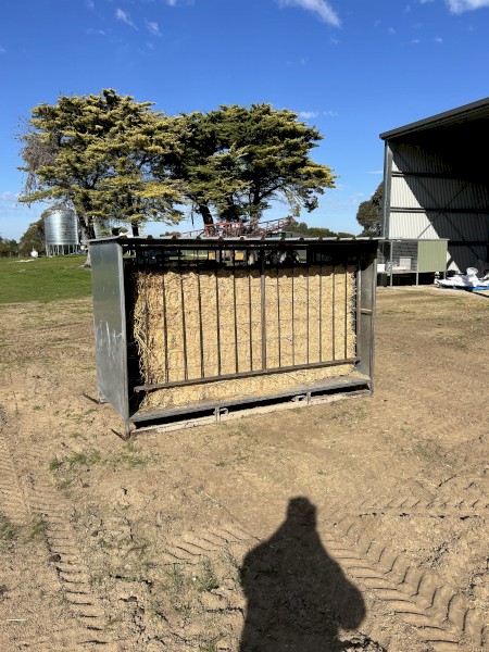 No waste hay feeders