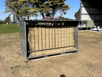 No waste hay feeders