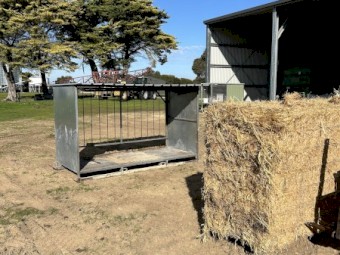 No waste hay feeders