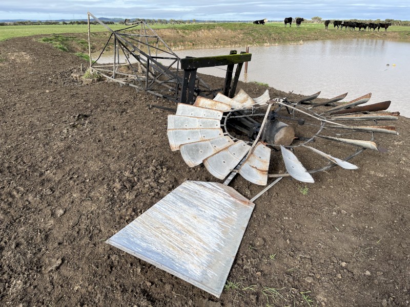Windmill frame, gearbox and fan
