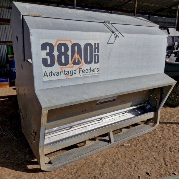 Advantage Sheep Feeder