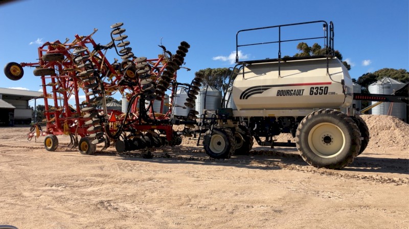 2014 Bourgault 8910 and 6350 TBH Cart