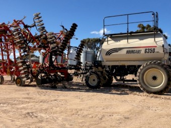 2014 Bourgault 8910 and 6350 TBH Cart