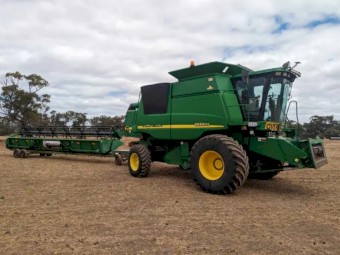 2002 John Deere 650 CTS & 930F Flex Front