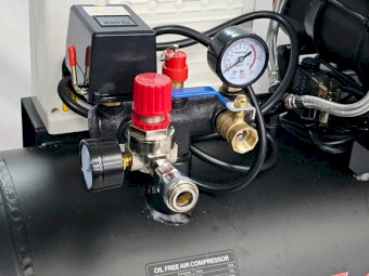 FORZA Oil Free Air Compressor 300LPM 3 x 900W 100L 15amp