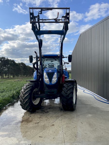 2016 New Holland T7.170 Auto Command Tractor with Loader