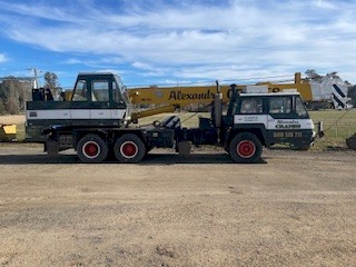1984 Nissan Carrier Crane